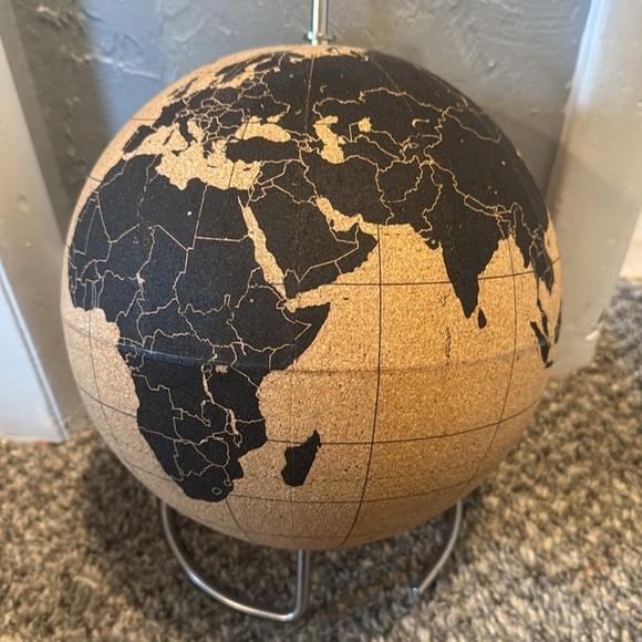 Cork Globe 📌 Pins NOT included - Picture 3 of 3